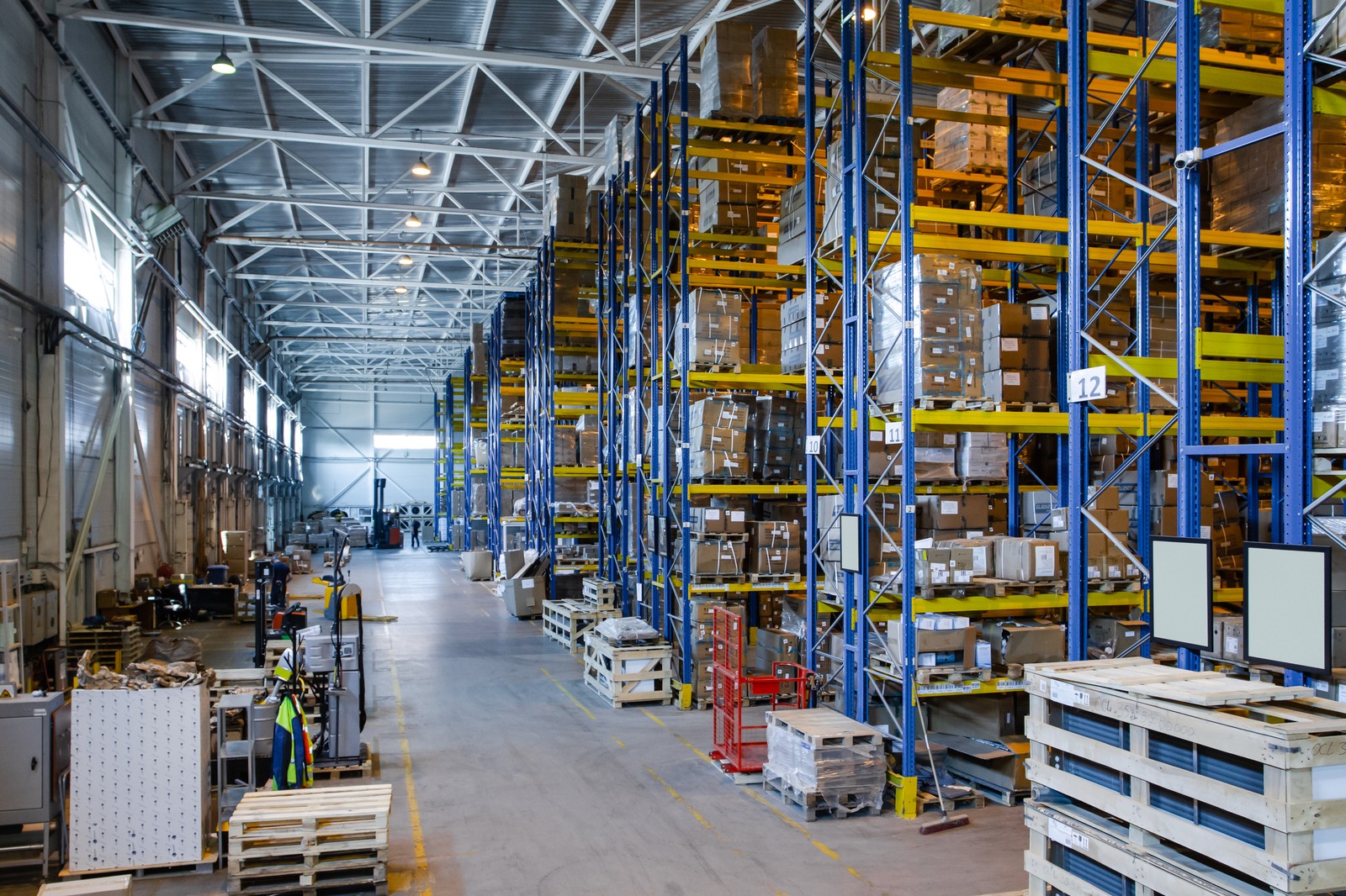 Warehouse Storage Problems Solved With Flow Rack Systems